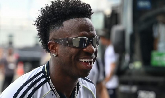 Khoảnh khắc 'gây bão' của Vinicius khi nghe tin Barca thảm bại 0-4