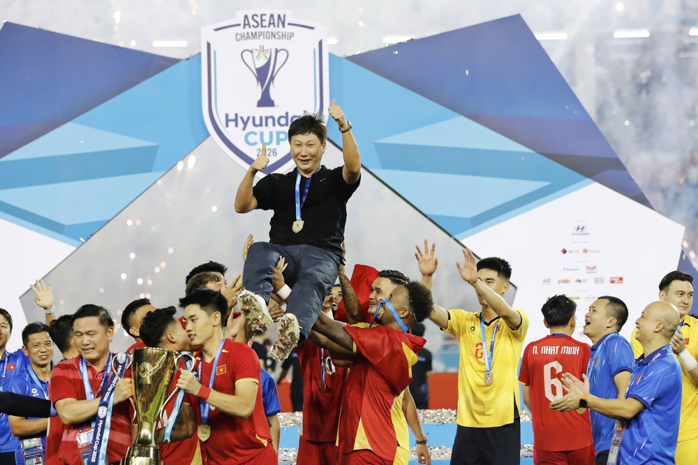 V-League trong “tầm mắt” của HLV Kim Sang Sik - Ảnh 1. V-League trong “tầm mắt” của HLV Kim Sang Sik - Ảnh 1.