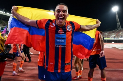 OFFICIAL: South American Super Striker Arrives in Vietnam to Play