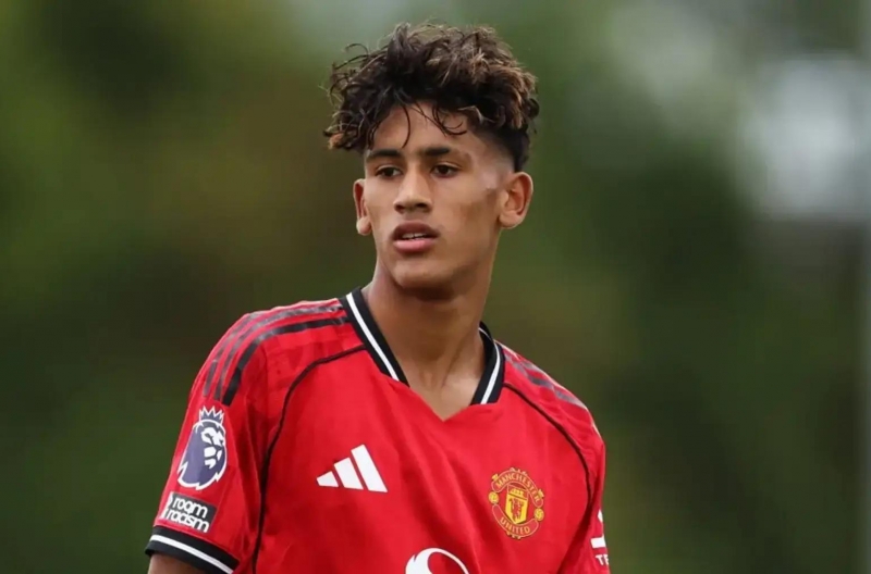 The 15-year-old prodigy of Man United has no chance to debut in the Premier League