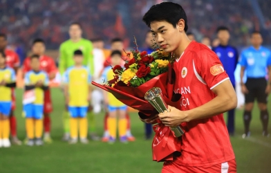 Đình Bắc officially receives the top scorer award at the U23 Asian Championship