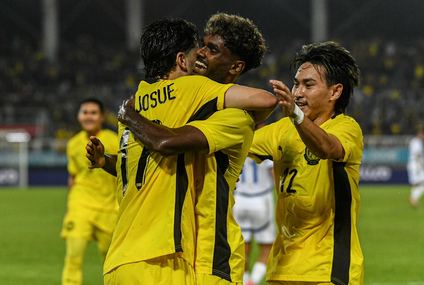 Báo Malaysia âu lo trước bán kết ASEAN Cup: Đội tuyển Việt Nam trở thành thử thách cực đại - Ảnh 2. Báo Malaysia âu lo trước bán kết ASEAN Cup: Đội tuyển Việt Nam trở thành thử thách cực đại - Ảnh 2.