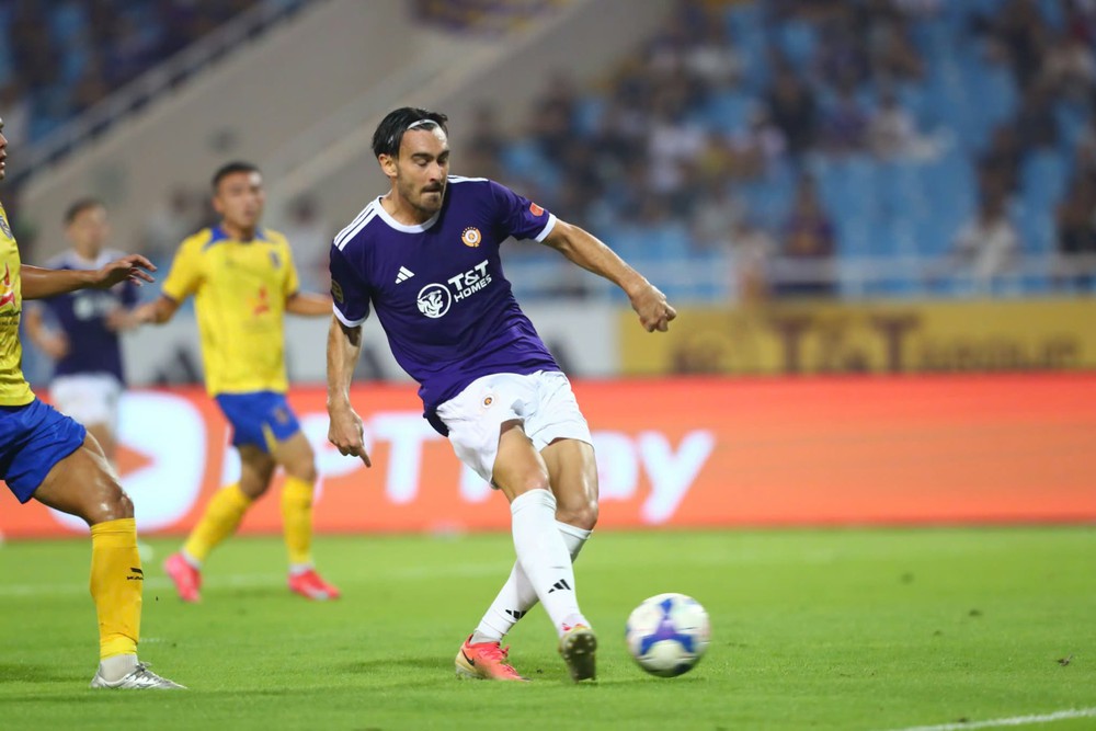 Hai Long tỏa sáng, Hà Nội FC giành chiến thắng đầu tiên ở V-League 2026/2027 - Ảnh 1.