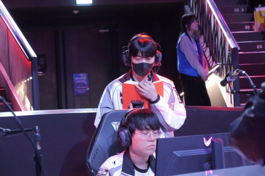 Coach Score frankly explained why KT Rolster suffered a harsh defeat.