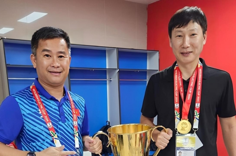 The successor to Coach Kim Sang Sik temporarily leading the Vietnam national team revealed