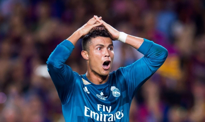 Phạt thẻ đỏ Ronaldo, trọng tài không được cầm còi gần hai năm