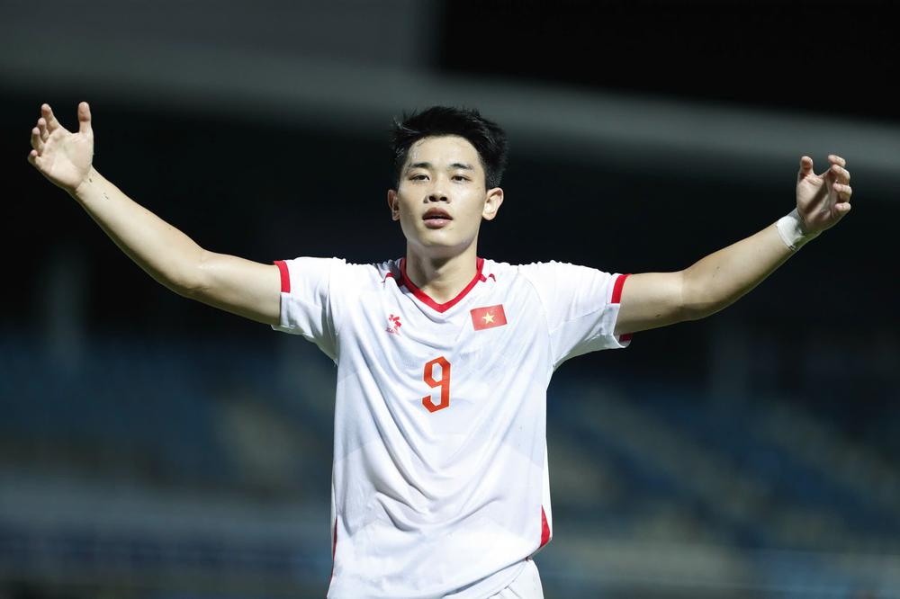 Người quan sát: Đánh bại Singapore, vượt qua Indonesia... - Ảnh 1. Người quan sát: Đánh bại Singapore, vượt qua Indonesia... - Ảnh 1.