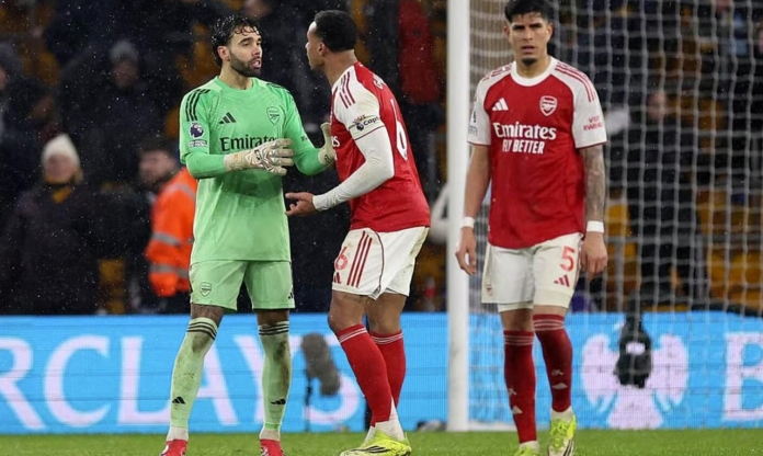 Arsenal mất điểm trước đội bét bảng, ngôi đầu lung lay dữ dội