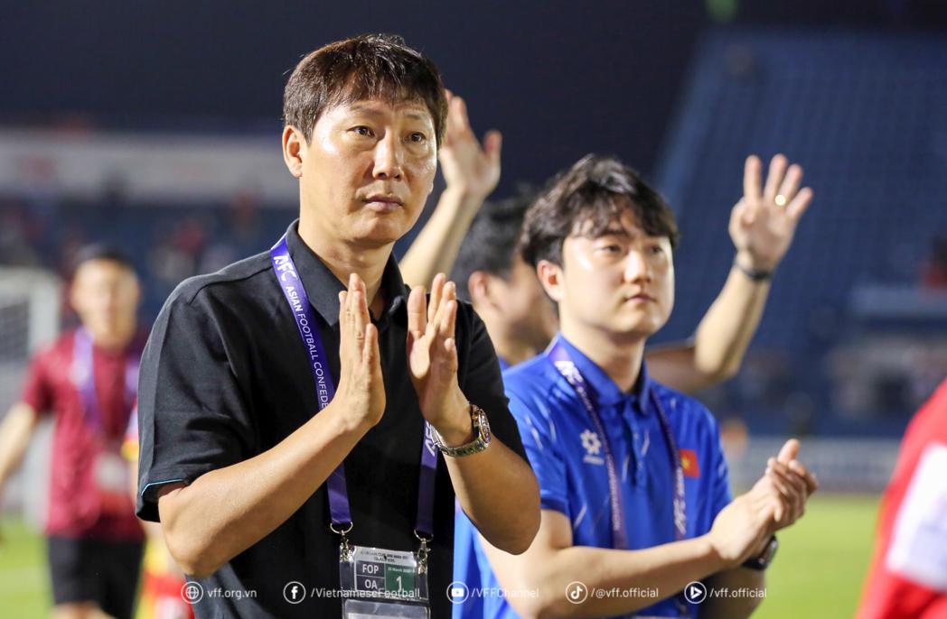 Coach Kim Sang Sik temporarily parts ways with Vietnam National Team