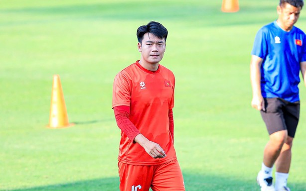 Thành Chung: 'Vietnam national team respects Malaysia opponent'