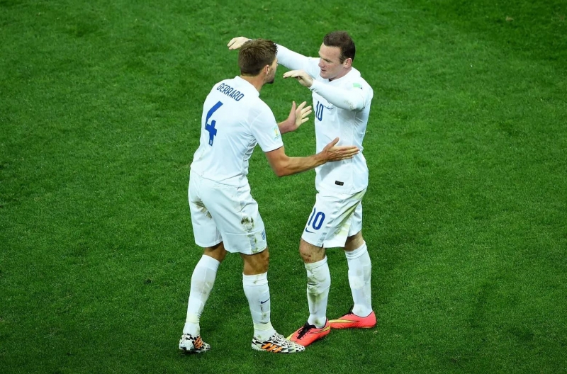 Putting aside grudges, Gerrard names the Manchester United legend as the 'best player ever'