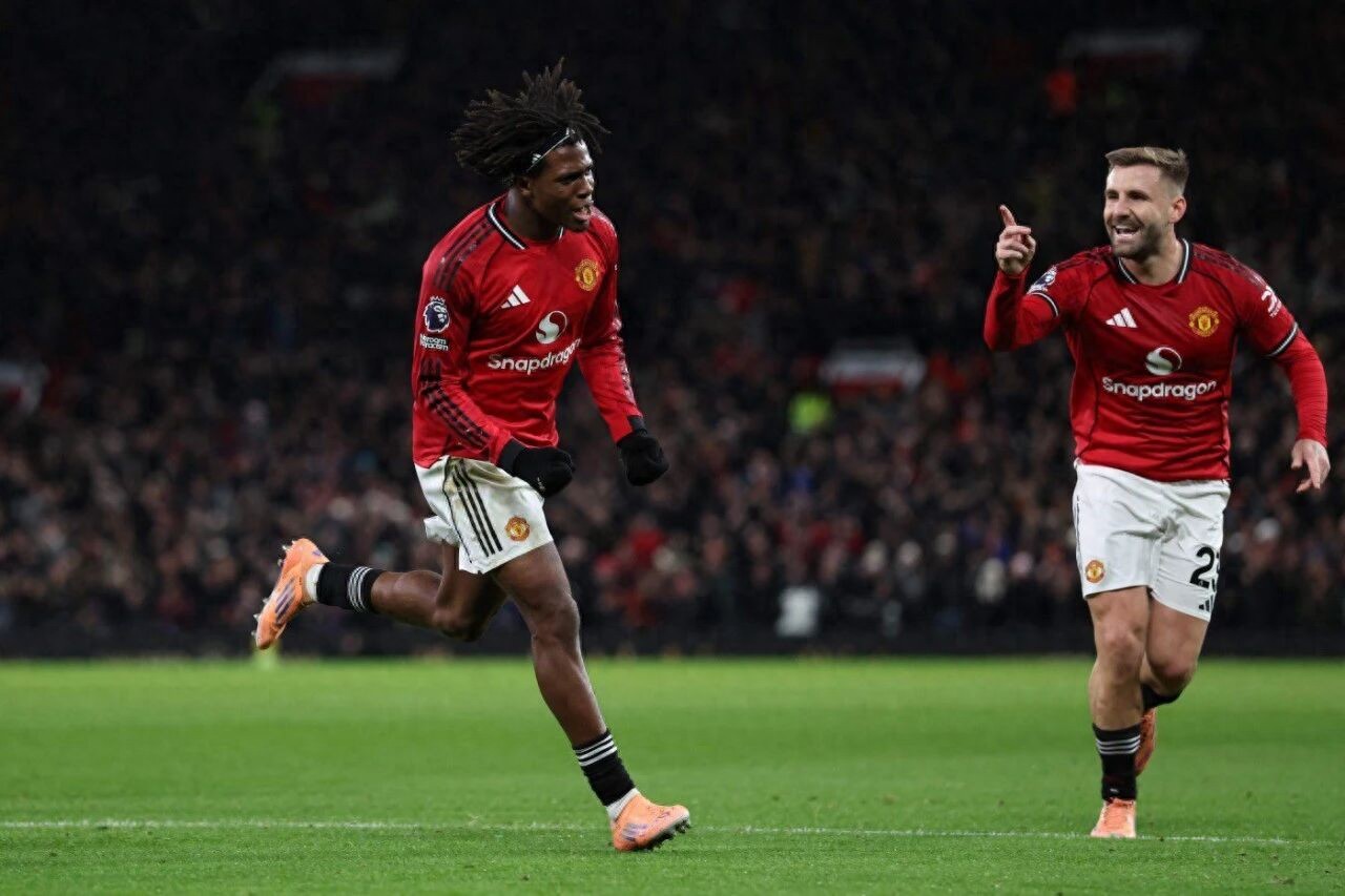 Manchester United might sign the 2022 World Cup left-back for £25 million! The transfer is being postponed, with Carrick set to evaluate two young talents first.