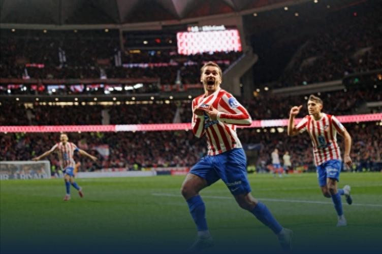 Atletico's disaster: Atletico Madrid dominates with a 4-0 halftime sweep; both Lukman and Alvarez contribute goals and assists.