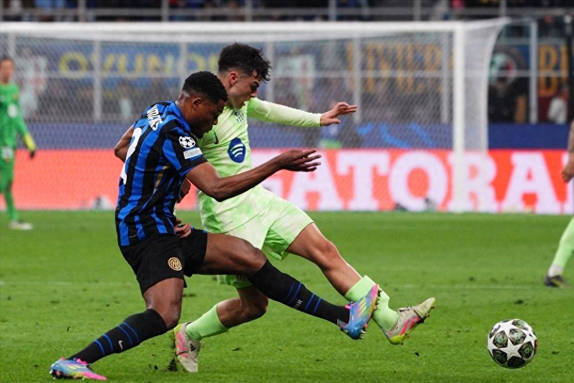 The head of the mud car led Inter Milan forward in the Champions League semi-finals, as a defender, he scored 5 goals alone and eliminated Barcelona 7-6