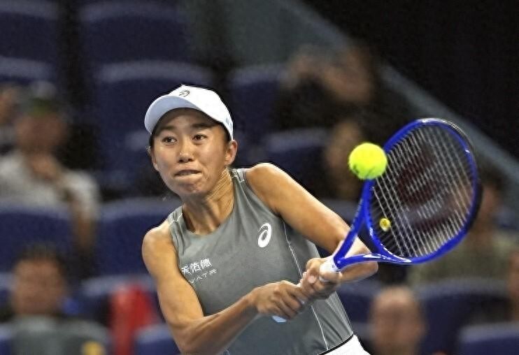 Zhang Shuai’s debut loss leaves Zheng Qinwen as the sole remaining Chinese player, while Sabalenka and Swiatek’s withdrawals spark jokes