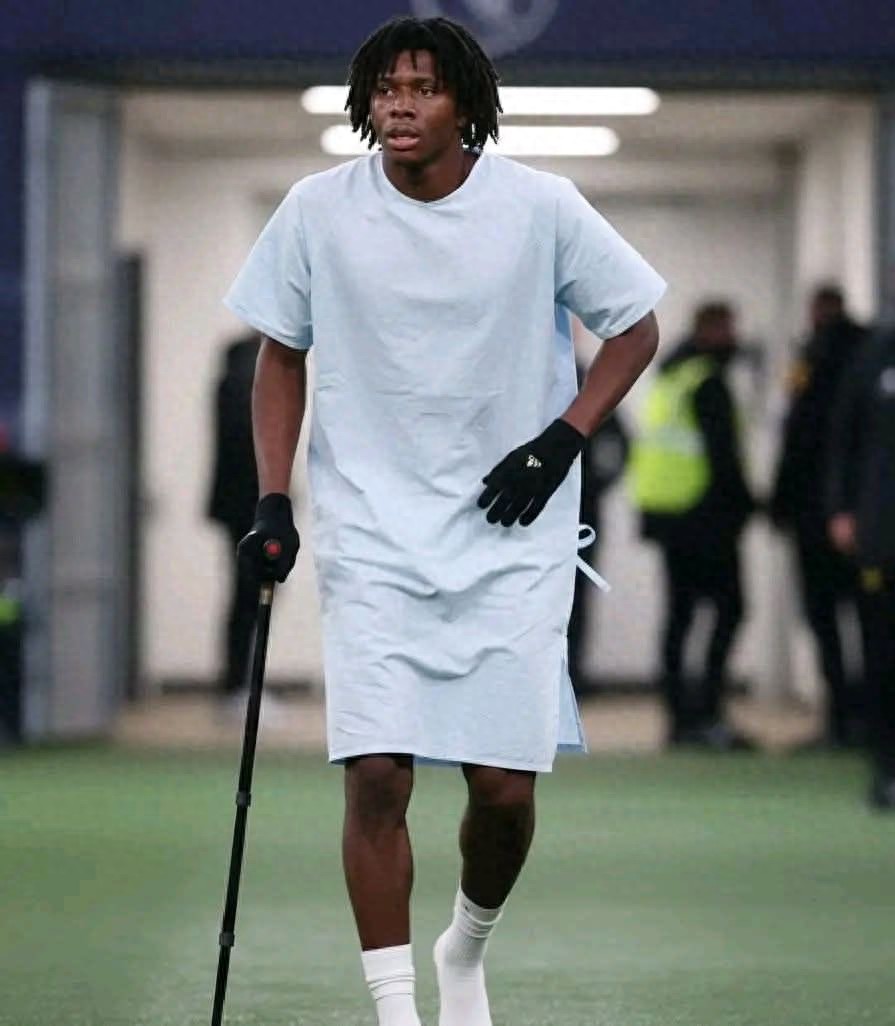 Manchester United officially announced that Dolgu is injured and may be sidelined for up to 10 weeks! One player is affected and unable to transfer, feeling angry and disappointed.
