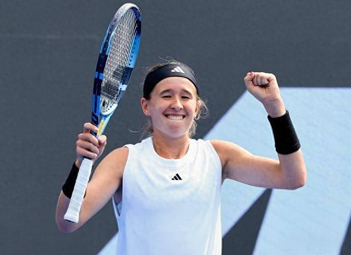 On the first day of the Austin Open, qualifiers celebrated with three consecutive wins to advance powerfully.