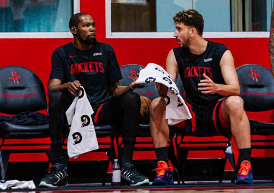 Durant expressed how enjoyable the training camp has been! He highly praised the chemistry between Sengun and Amen and Udoka revealed plans for the preseason.