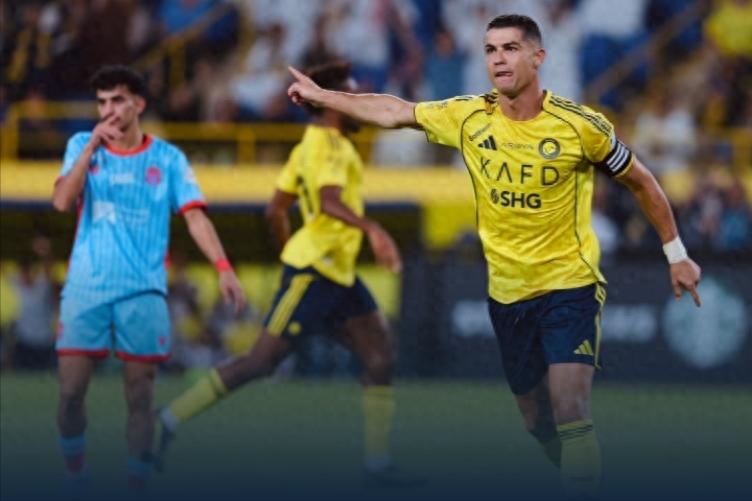 Al Nassr triumphs 5-1 to claim the top spot; Cristiano Ronaldo scores twice and earns an 8.5 rating, both new signings contribute to three goals each with perfect scores