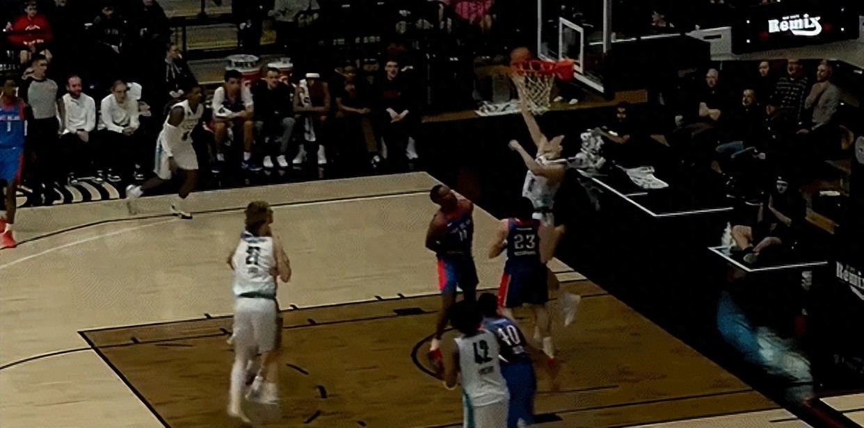 Breaking personal records! Yang Hansen dominates with 14 points and 17 rebounds as the Mixers crush the Oklahoma City Blue.