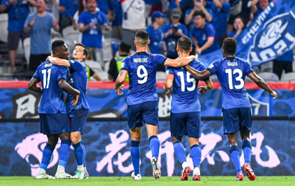 6-0! Shenhua remains unbeaten for 18 rounds, 10-man Taishan suffers a thrashing! Wang Dalei becomes a "shot-on-target victim", Malele scores 3 goals.