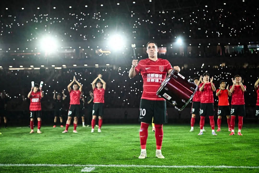 When it is strong, it is strong! Sending Shenhua to the first defeat + undefeated in the Top5 battle, Rongcheng topped the Super League standings for the first time