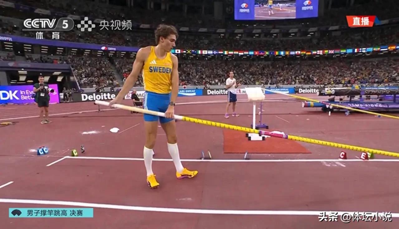 6.30 meters &amp; taller than a two-story building, Duplantis breaks the world record for the 14th time, earning $100,000 for controlling by 1cm
