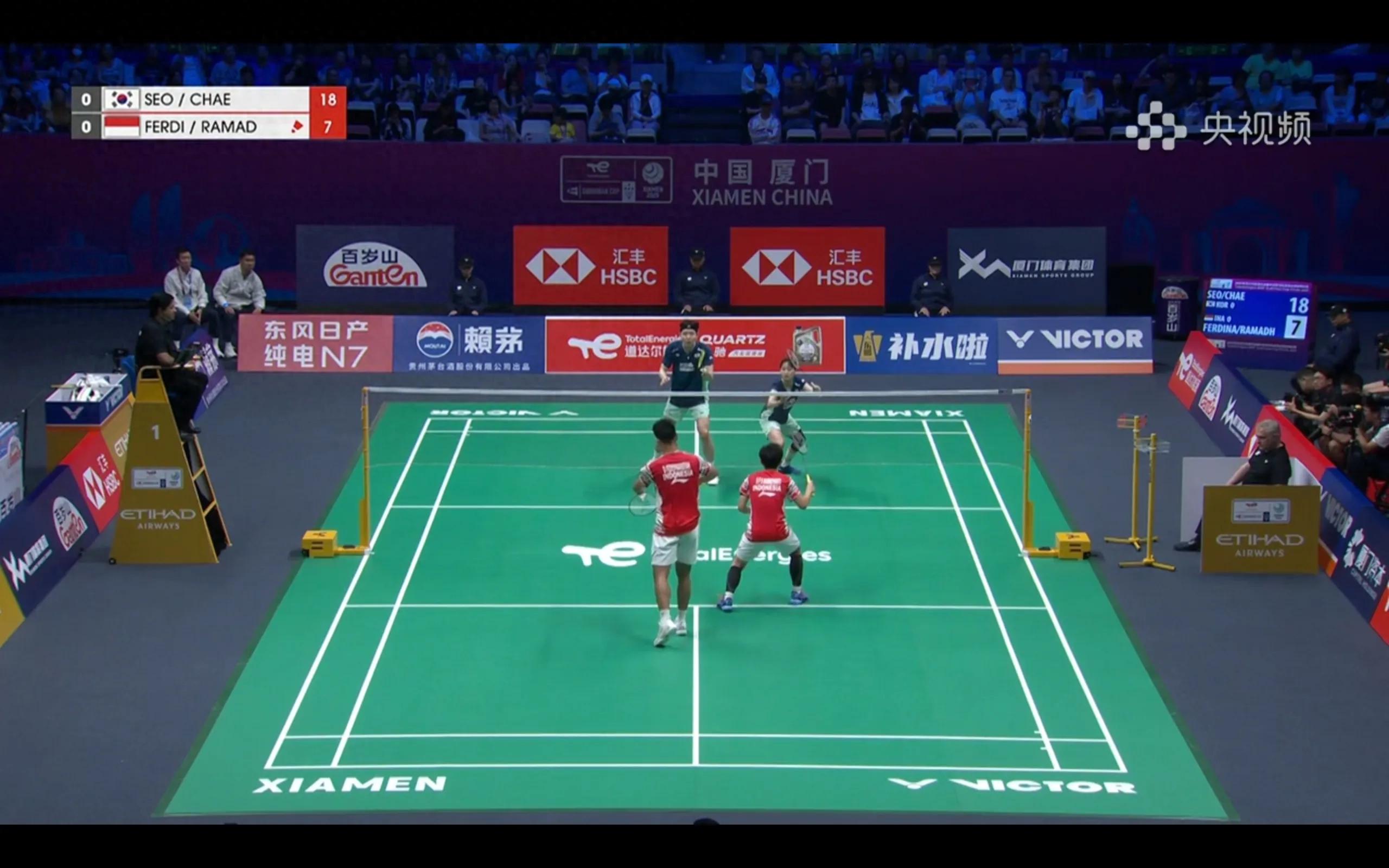 The Sudirman Cup semi-finals are being live-streamed, South Korea VS Indonesia, the winner's final against China, and the prospect of winning the championship is being analyzed