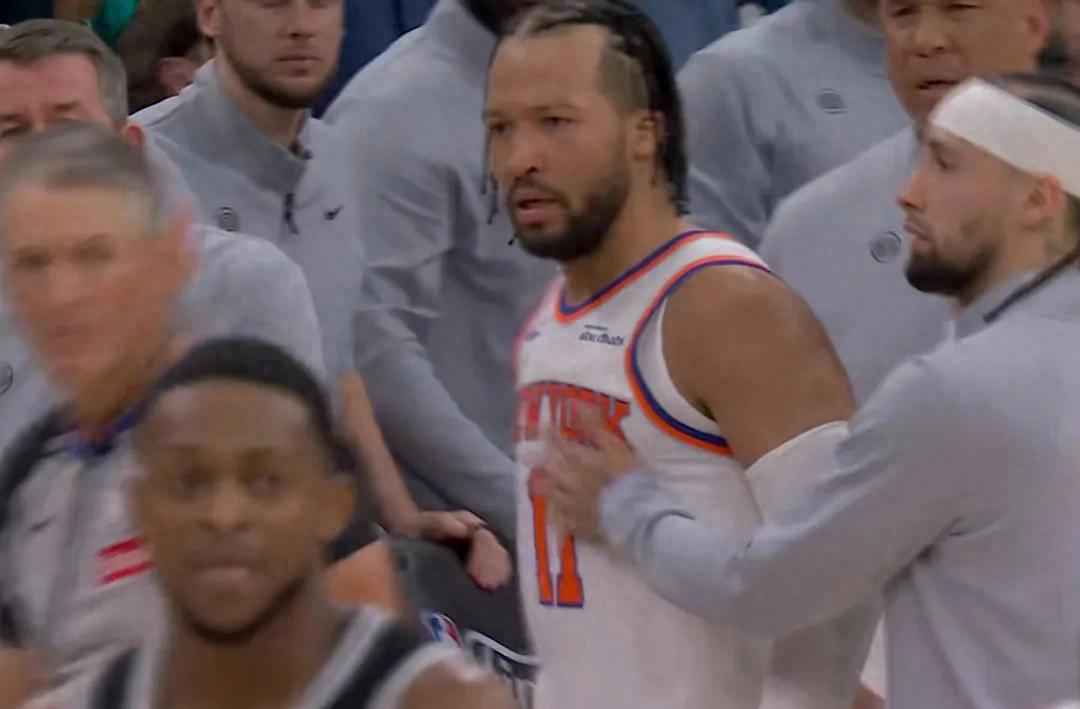 Poor, so poor! 4 years, $222 million! The Spurs need to trade him as fast as possible.