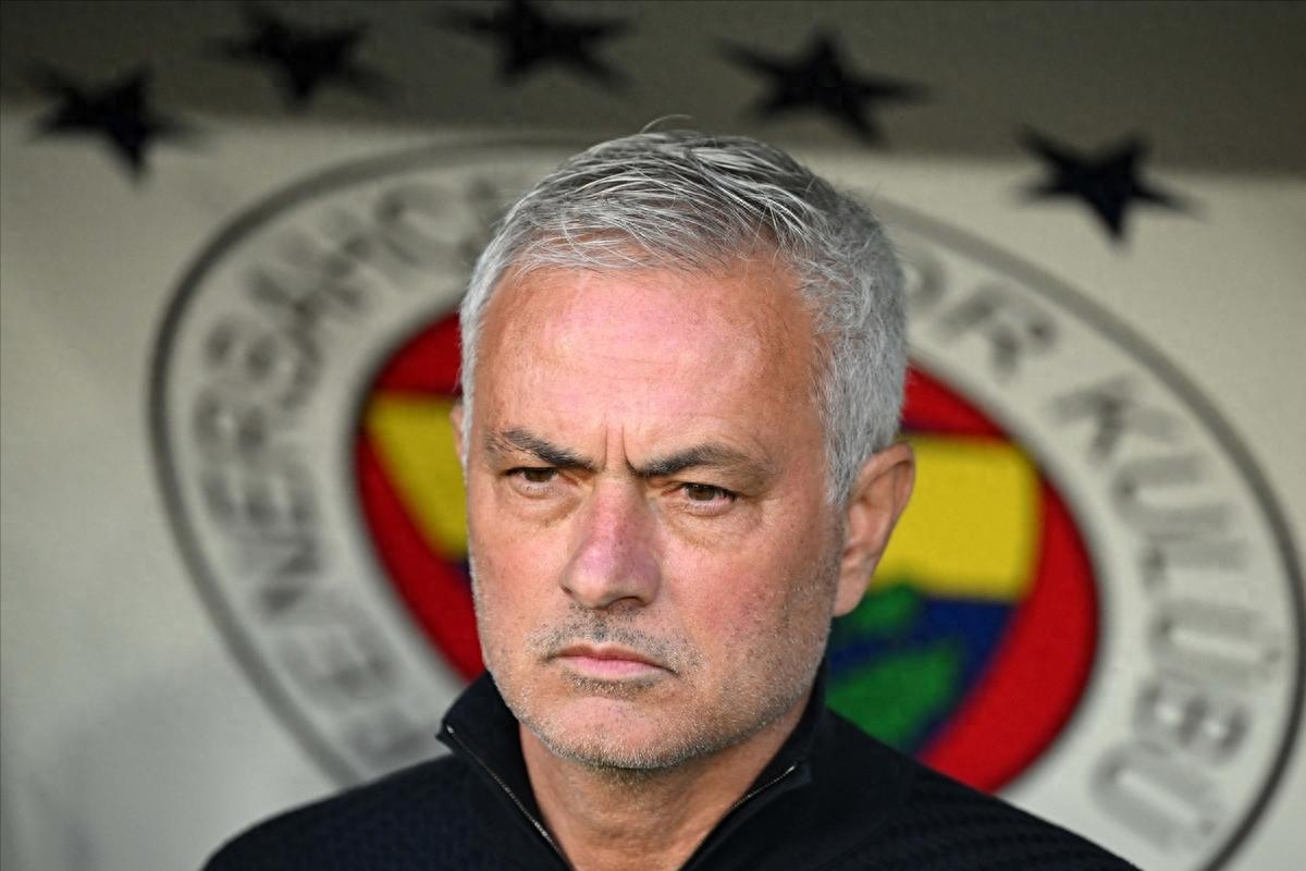Mourinho is also close to getting out of class, with an annual salary of 10.5 million euros, and the loss is as many as 8 points behind the top of the table