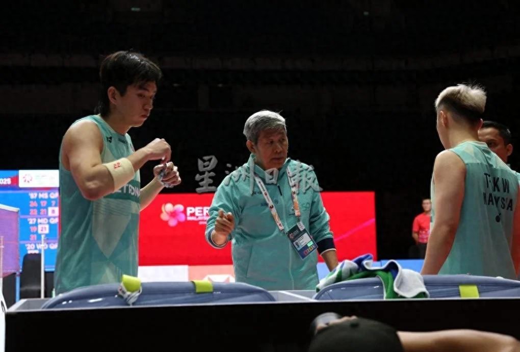 The celebrity urged the Malaysian national feather men's doubles to seize the opportunity and "absorb the fire dragon skills as much as possible" to continue the good form