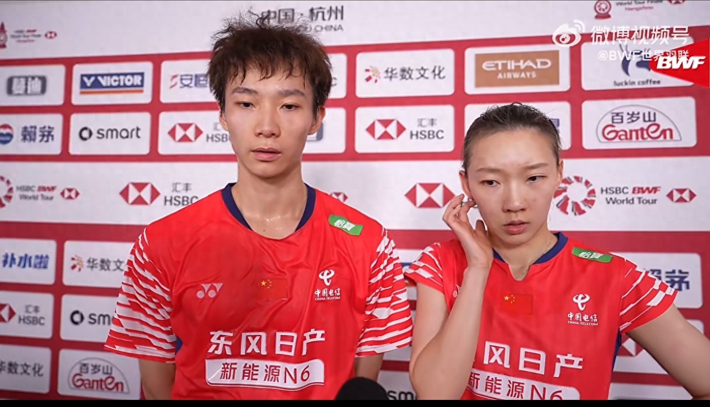 Latest update on the Badminton Finals: China has 4 wins, 1 loss, and 1 withdrawal. Live coverage of Shi Yuqi is ongoing, followed by the Liang-Wang pair competing.