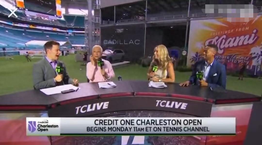 Awkward to the point of suffocation! Collins' commentary stunned the "Iron Lady," who managed a forced smile, but netizens were not having it.