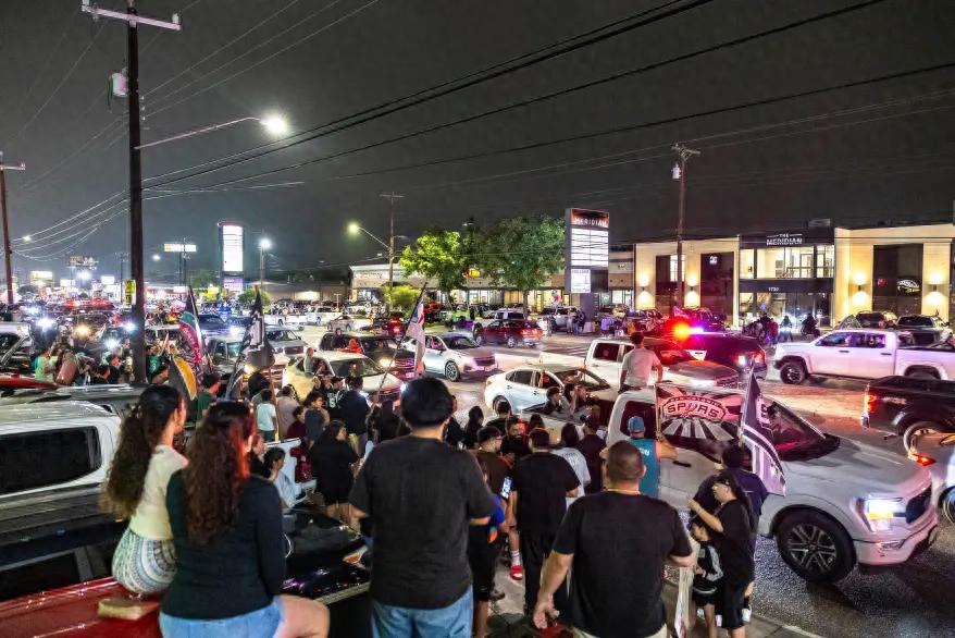 Tragedy! 17-year-old Spurs fan falls from moving vehicle during celebration, declared brain dead