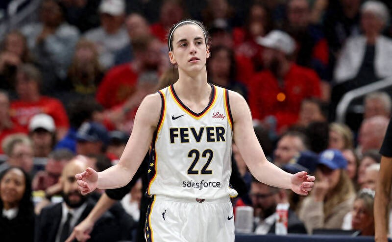 For the first time in his WNBA career, he was sidelined due to injury, and Clark, the "savior of women's basketball", was off for at least 2 weeks