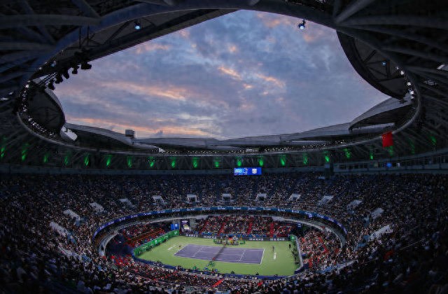 Xiaoziwe loses again to the French player; Coach Mei, though exhausted, still praises Shanghai; Zhang Shuai exits while Jiang advances.