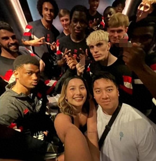 David Beckham couldn't get used to the performance of Manchester United's junior in Kuala Lumpur in Asia: he had to be worthy of the badge on his chest