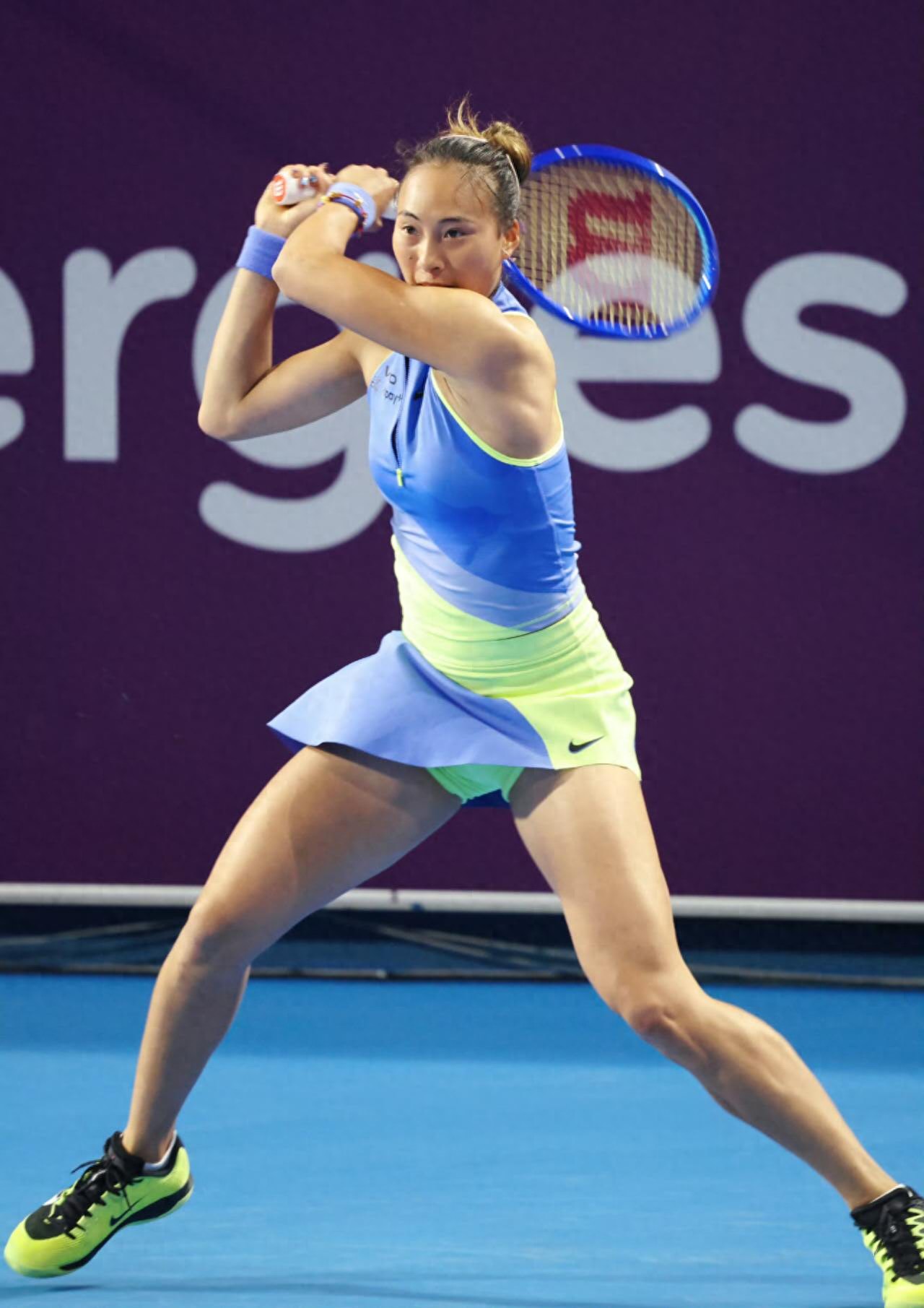 Elbow pain still persists! Zheng Qinwen reveals crucial injury details, admitting her debut could have been better.