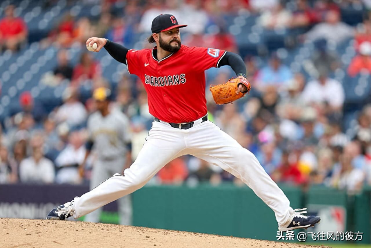 The Texas Rangers have signed reliever Jakob Junis to further strengthen their bullpen.