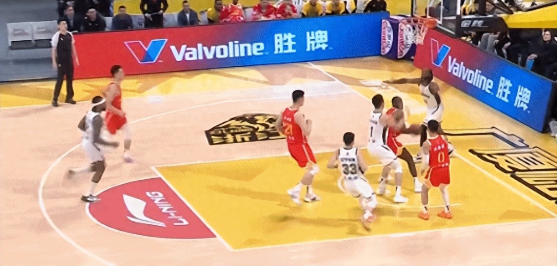 Revenge achieved! Brown scores 26 points, Hu Jinqiu adds 10 as Guangsha dominates Liaoning to secure a 4-game winning streak.