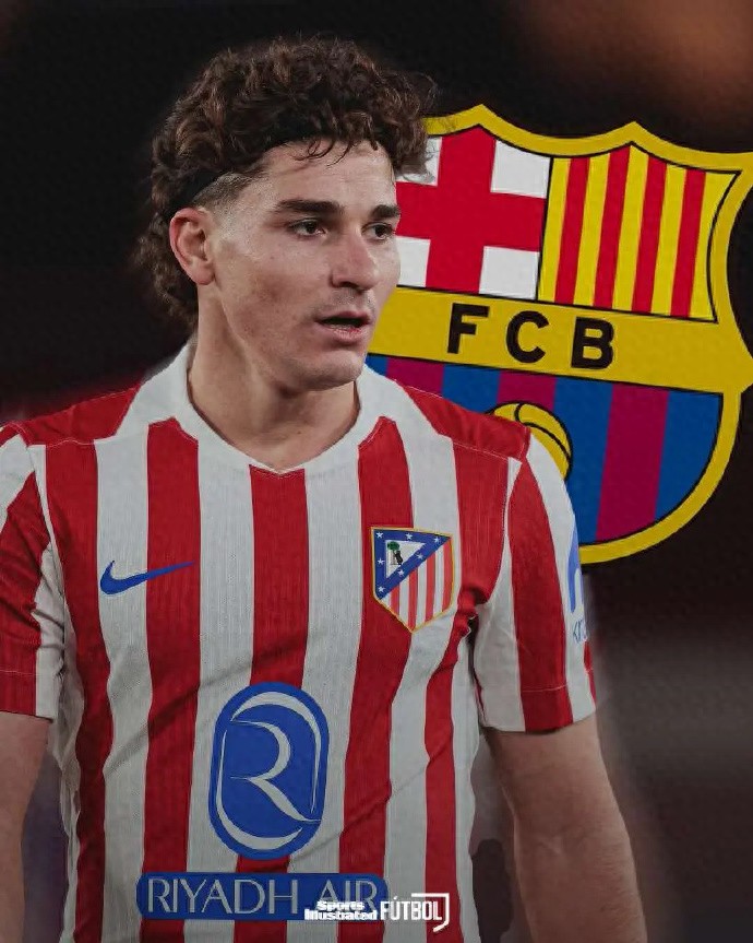 Lewandowski will leave after this season; Barcelona's immediate priority is to sign a new striker, with Alvarez as the top choice.