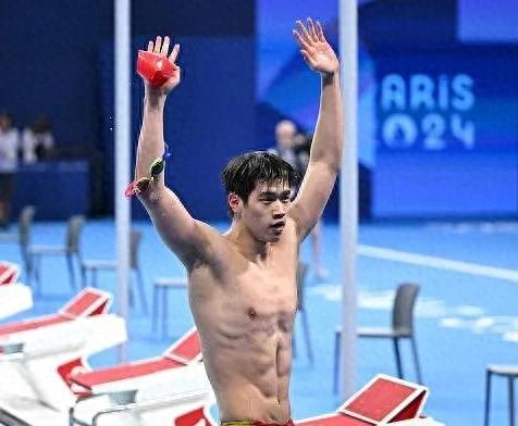 Pan Zhanle&#39;s report! The World Championships 4×100m freestyle relay secured fifth place, with Pan Zhanle finishing in 46.63 seconds, moving from seventh to fifth.