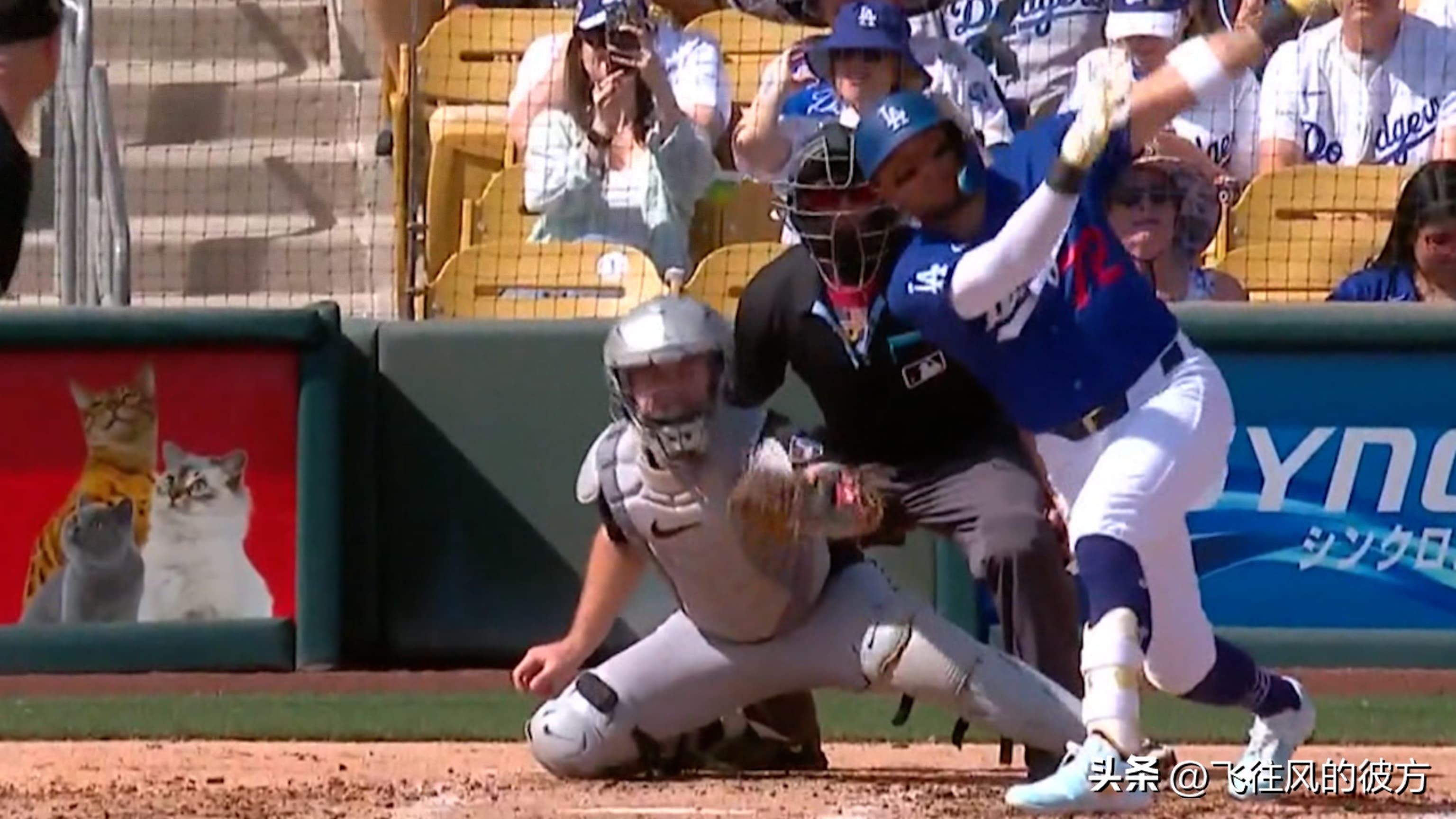 Dodgers veteran Rojas wears custom Air Jordans to pay tribute to 90s baseball legends.