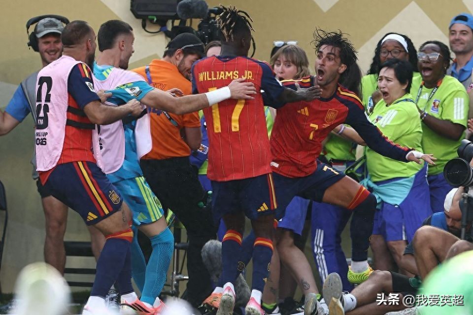 Maximum value: Spain defeats four top-10 world teams in a row, sets a record with 38 unbeaten matches, and 65-year-old coach breaks the curse.