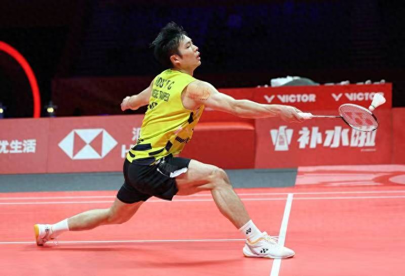 Chou Tien Cheng lost to Watanabe Hanggui, and Chinese Taipei's prospects of advancing to the semi-finals of the 2025 Sudirman Cup are not good