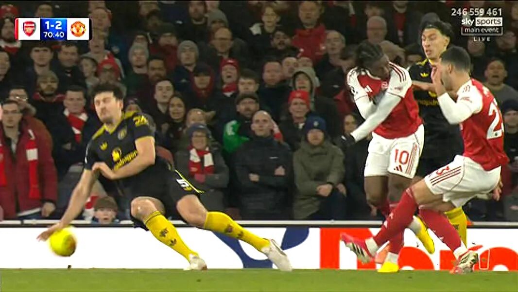 Premier League officially clarifies why Manchester United’s handball was not a penalty! Cunha’s foul language may lead to suspension, while Doku’s cramp is not serious.