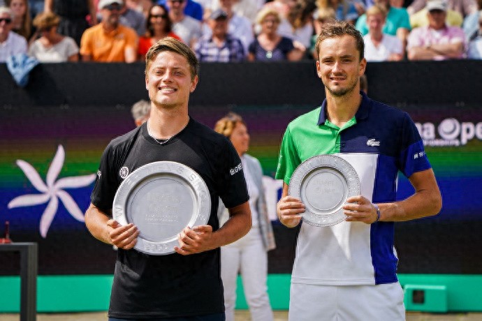 Two new 2025 tour champions were defeated in the first round; returning to their peak form may still take some time.