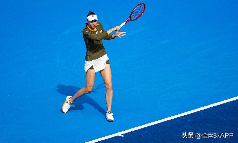 WTA Tokyo: Rybakina defeats Fernandez, one win away from WTA Finals qualification
