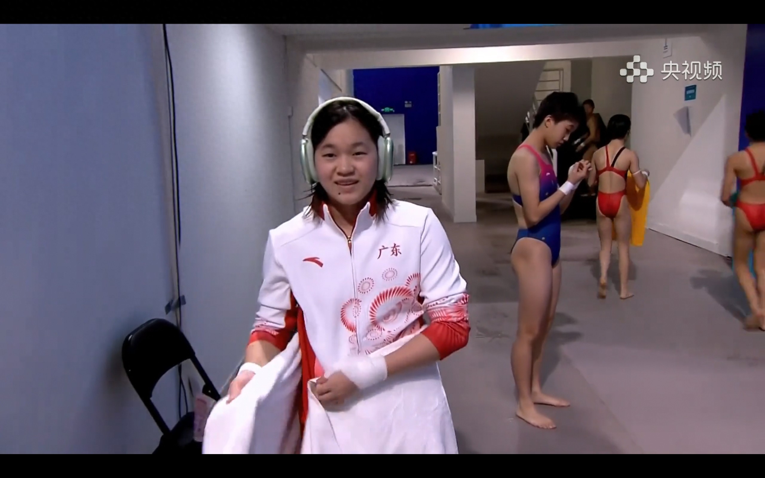 The women's synchronized 10-meter platform diving event at the National Games is currently being broadcast live, featuring Quan Hongchan, Chen Yuxi, and others.