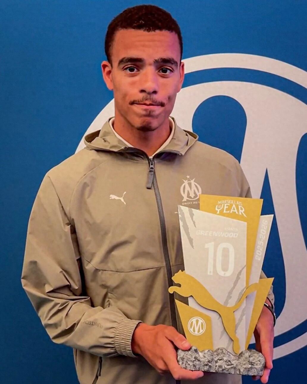 Roma might be sending money to Manchester United? The Red Wolves are targeting Greenwood, with a sell-on clause for United, and Zirkzee is also on their radar.